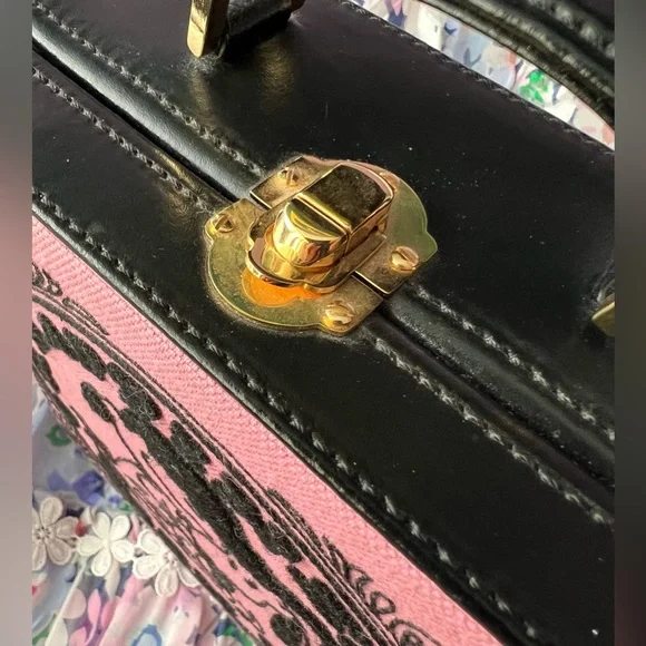 *SOLD* Olympia Le Tan x Peanuts Happiness Is a Warm Puppy Strapped Clutch Bag - Picture 14 of 16